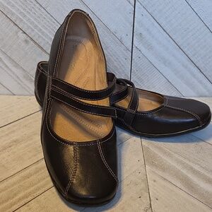 NEW Naturalizer Leather Chocolate Brown Casual Rubber Bottom Slip On Sandals